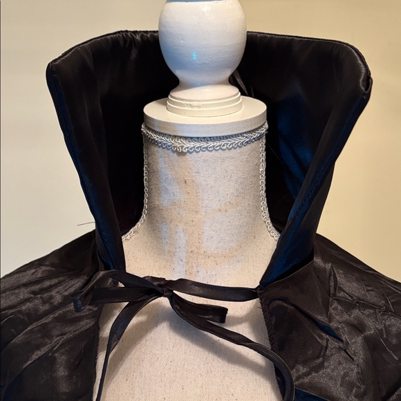 Spirit black collared full length cape Halloween Costume - Picture 3 of 7